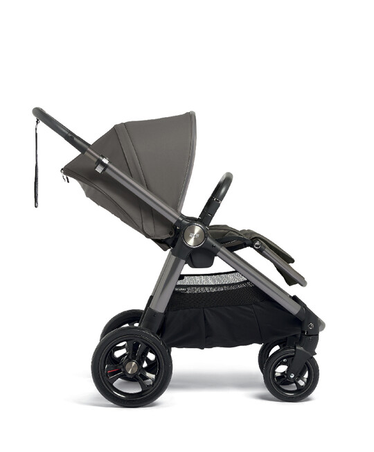 مجموعة مستلزمات أساسية أوكارو مع مقعد سيارة جوي آي-سبين 360 آي-سايز للأطفال الرضع أسود - 6 قطع image number 3